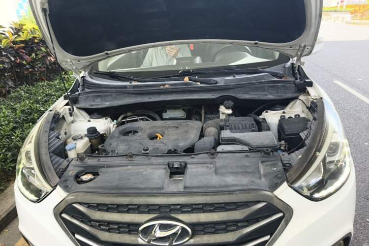 Used Hyundai ix35 2013 2.0L Automatic Two-Wheel Drive Smart GLS China V Standard Engine Bay