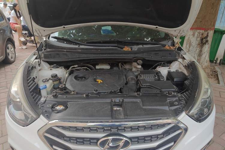 Used Hyundai ix35 2013 2.0L Automatic Two-Wheel Drive Smart GLS China IV Standard Engine Bay