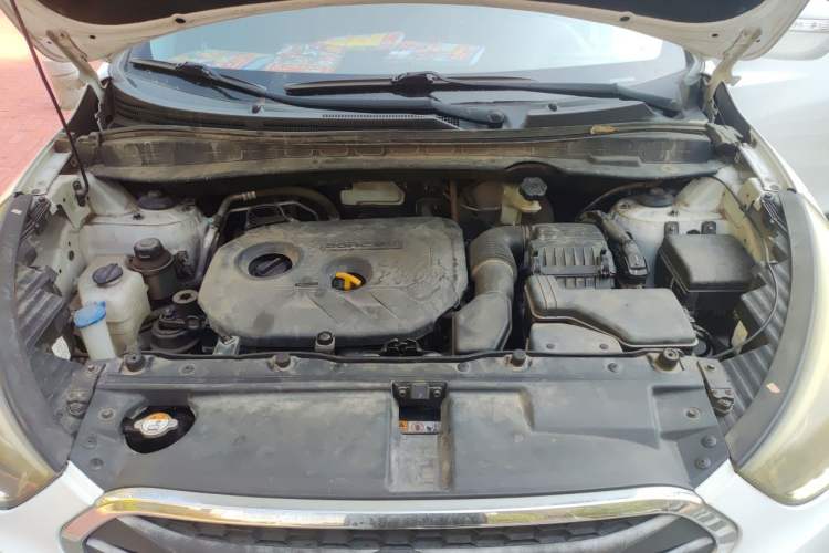 Used Hyundai ix35 2013 2.0L Automatic Two-Wheel Drive Smart GLS China IV Standard Engine Bay