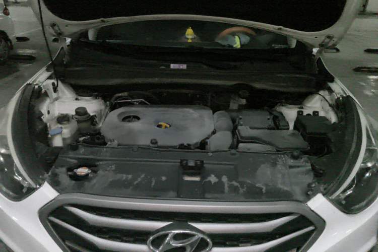Used Hyundai ix35 2013 2.0L Automatic Two-Wheel Drive Smart GLS China V Standard Engine Bay