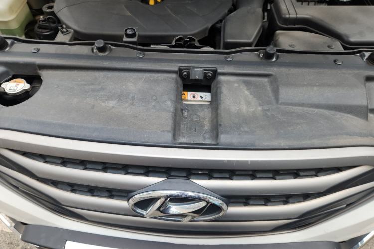 Used Hyundai ix35 2013 2.0L Automatic Two-Wheel Drive Smart GLS China IV Standard Engine Bay