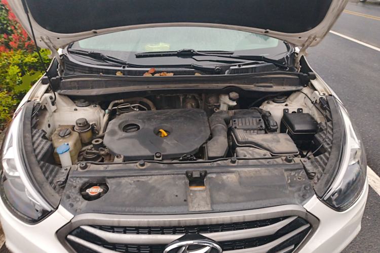 Used Hyundai ix35 2013 2.0L Automatic Two-Wheel Drive Smart GLS China IV Standard Engine Bay