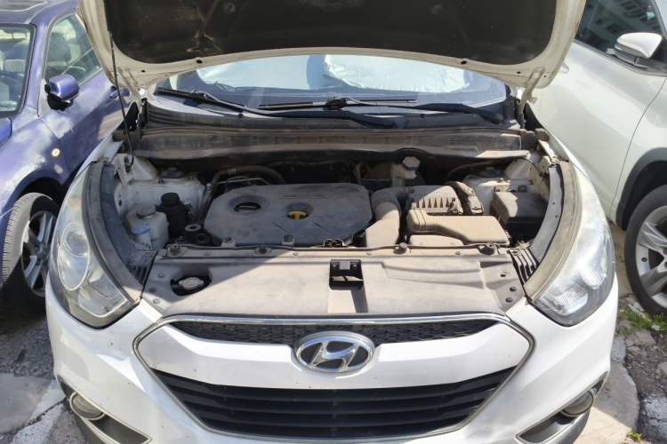 Used Hyundai ix35 2013 2.0L Automatic Two-Wheel Drive Smart GLS China V Standard Engine Bay