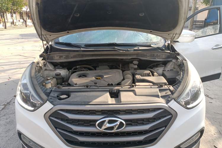 Used Hyundai ix35 2013 2.0L Automatic Two-Wheel Drive Smart GLS China IV Standard Engine Bay