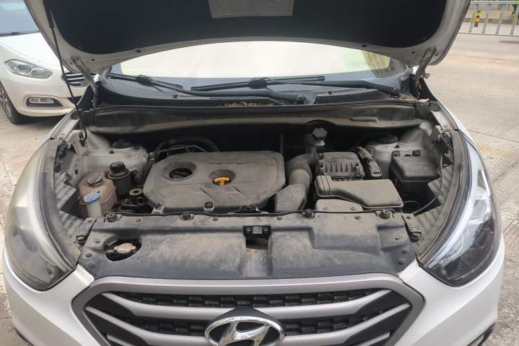 Used Hyundai ix35 2013 2.0L Automatic 2WD Comfort GL China IV Standard Engine Bay
