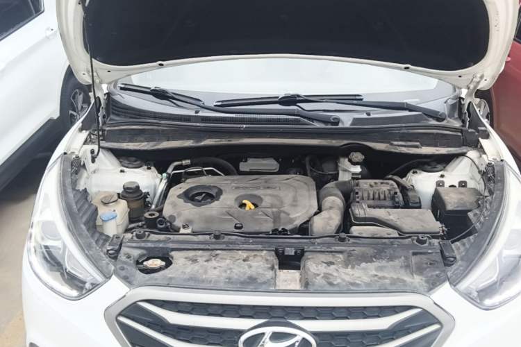 Used Hyundai ix35 2013 2.0L Automatic Two-Wheel Drive Smart GLS China V Standard Engine Bay