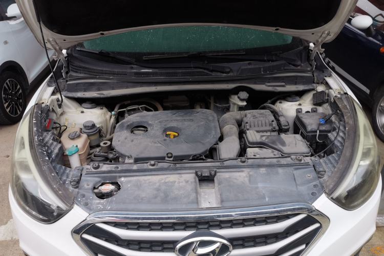 Used Hyundai ix35 2013 2.0L Automatic Two-Wheel Drive Smart GLS China IV Standard Engine Bay