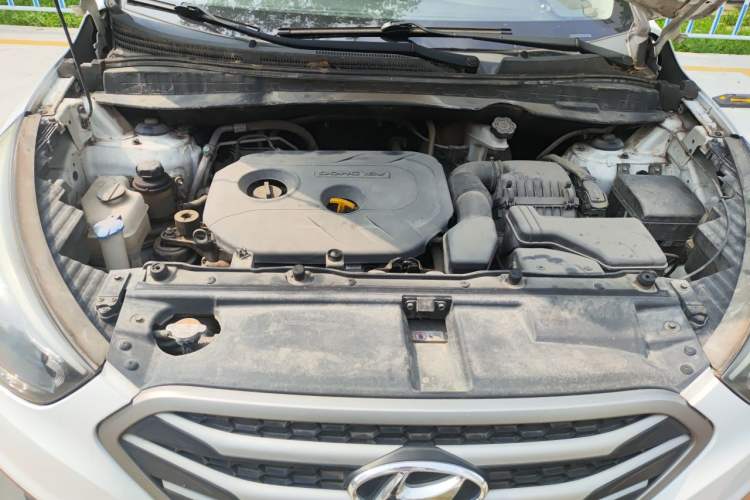 Used Hyundai ix35 2013 2.0L Automatic Two-Wheel Drive Smart GLS China IV Standard Engine Bay
