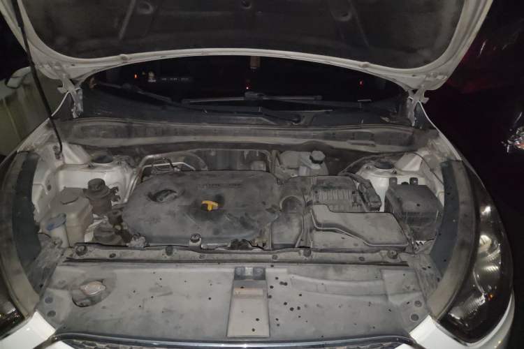 Used Hyundai ix35 2013 2.0L Automatic Two-Wheel Drive Smart GLS China IV Standard Engine Bay