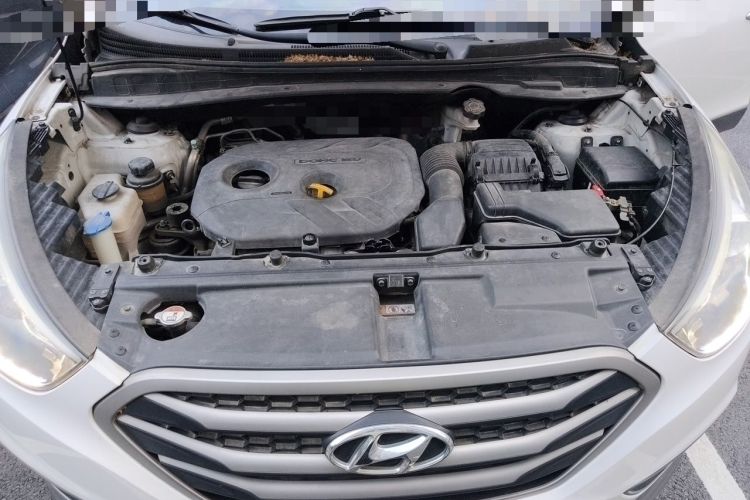 Used Hyundai ix35 2013 2.0L Automatic Two-Wheel Drive Smart GLS China IV Standard Engine Bay