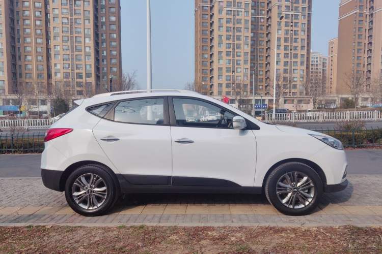 Used Hyundai ix35 2013 2.0L Automatic Two-Wheel Drive Smart GLS China IV Standard Exterior 2