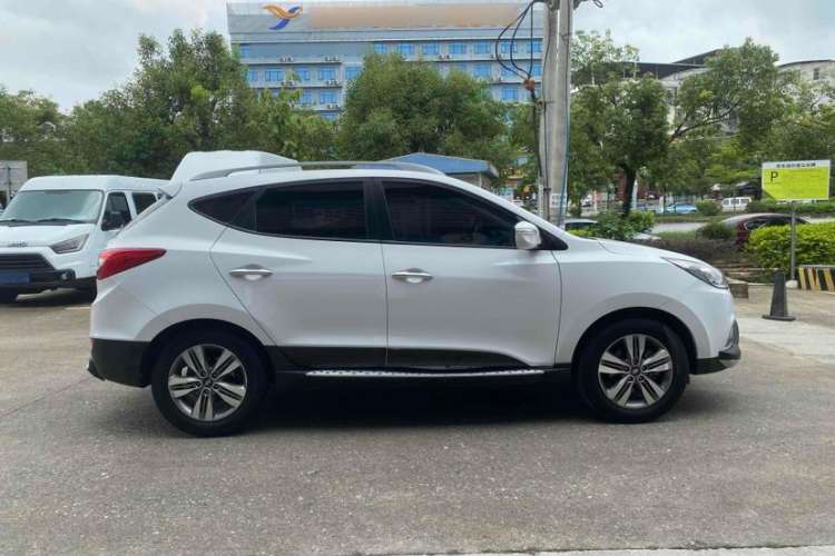 Used Hyundai ix35 2013 2.0L Automatic 4x4 Intelligent GLS China IV Standard Exterior 3