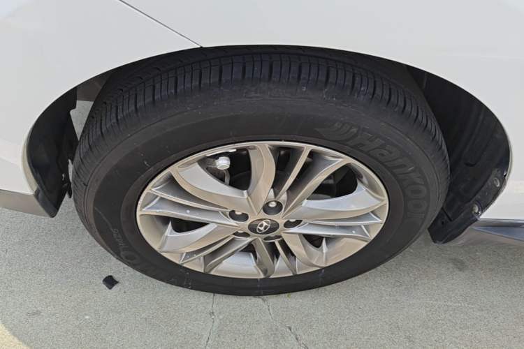 Used Hyundai ix35 2013 2.0L Automatic Two-Wheel Drive Smart GLS China IV Standard Exterior 4