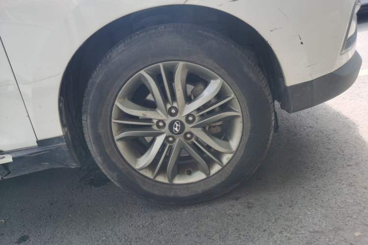 Used Hyundai ix35 2013 2.0L Automatic 4x4 Intelligent GLS China IV Standard Exterior 4