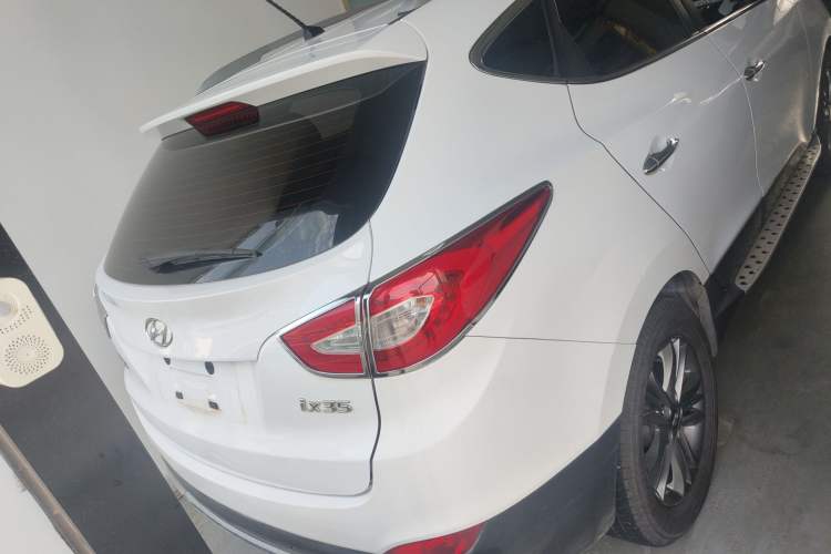 Used Hyundai ix35 2013 2.0L Automatic Two-Wheel Drive Smart GLS China IV Standard Exterior 4