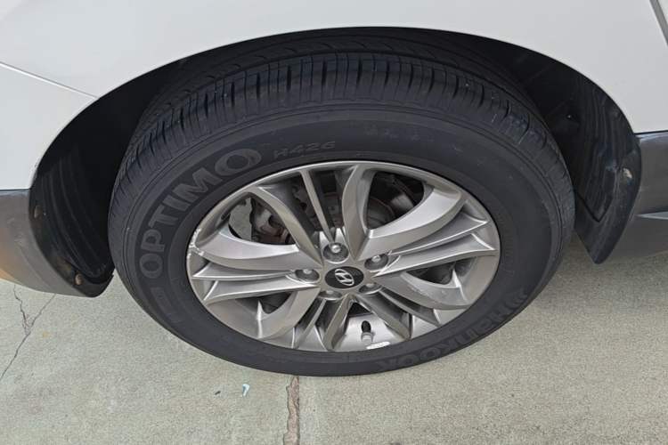 Used Hyundai ix35 2013 2.0L Automatic Two-Wheel Drive Smart GLS China IV Standard Exterior 5