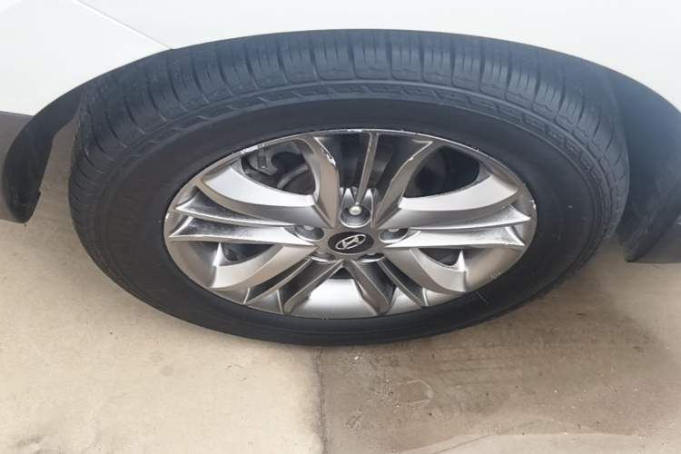 Used Hyundai ix35 2013 2.0L Automatic Two-Wheel Drive Smart GLS China V Standard Exterior 5