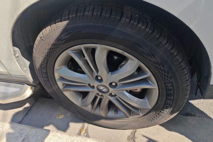 Used Hyundai ix35 2013 2.0L Automatic Two-Wheel Drive Smart GLS China IV Standard Exterior 7