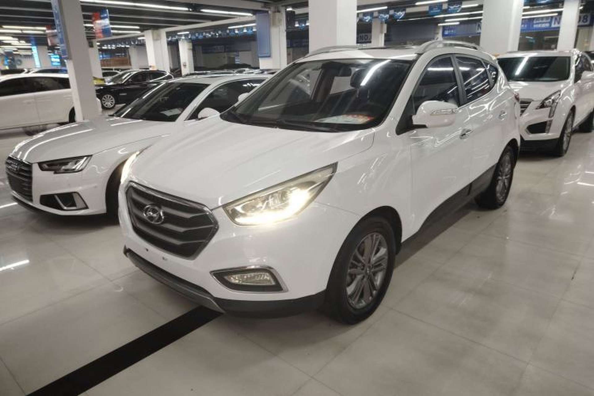 Used Hyundai ix35 2013 2.0L Automatic Two-Wheel Drive Smart GLS China IV Standard Front Left 45 Deg