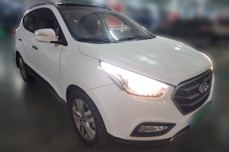 Used Hyundai ix35 2013 2.0L Automatic 4x4 Intelligent GLS China IV Standard Front Right 45 Deg