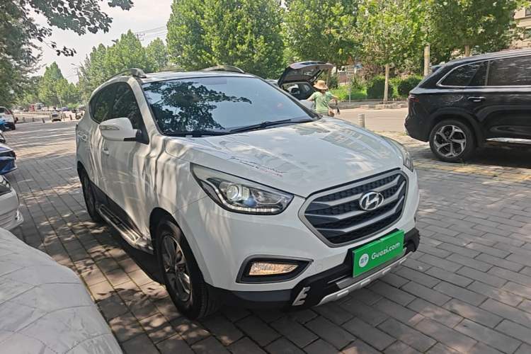 Used Hyundai ix35 2013 2.0L Automatic Two-Wheel Drive Comfort GL China V Standard Front Right 45 Deg