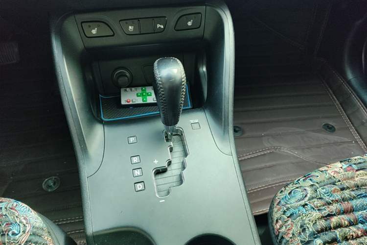 Used Hyundai ix35 2013 2.0L Automatic Two-Wheel Drive Leading GLX China IV Standard Gear Lever
