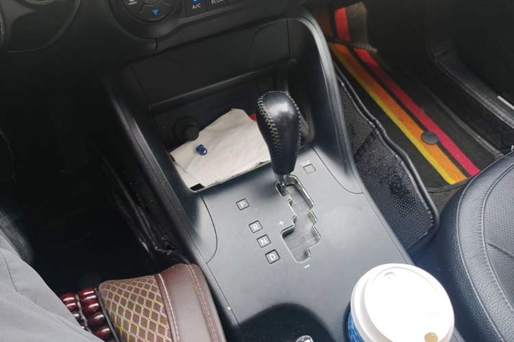Used Hyundai ix35 2013 2.0L Automatic Two-Wheel Drive Smart GLS China IV Standard Gear Lever