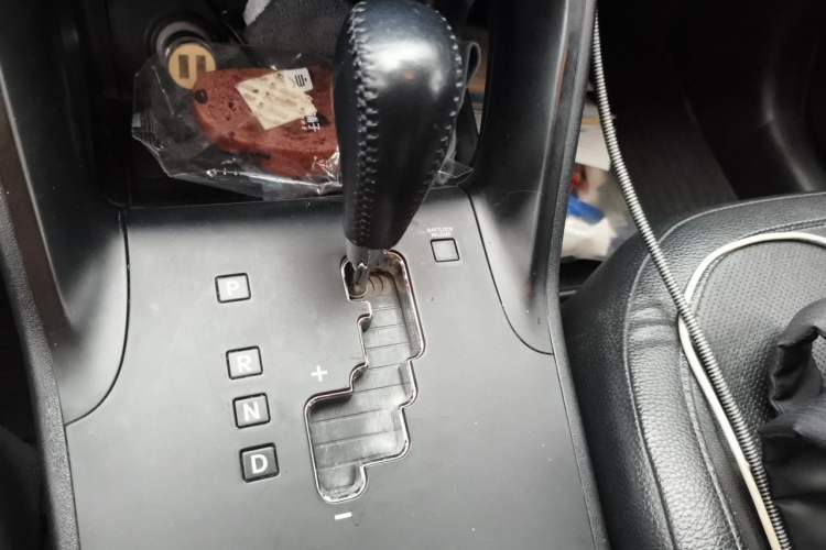 Used Hyundai ix35 2013 2.0L Automatic Two-Wheel Drive Smart GLS China IV Standard Gear Lever