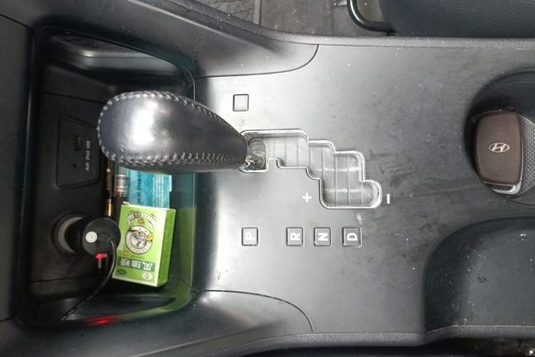 Used Hyundai ix35 2013 2.0L Automatic Two-Wheel Drive Smart GLS China IV Standard Gear Lever