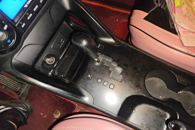 Used Hyundai ix35 2013 2.0L Automatic Two-Wheel Drive Smart GLS China IV Standard Gear Lever