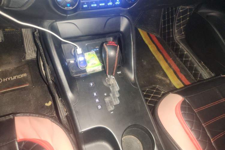 Used Hyundai ix35 2013 2.0L Automatic 4x4 Intelligent GLS China IV Standard Gear Lever