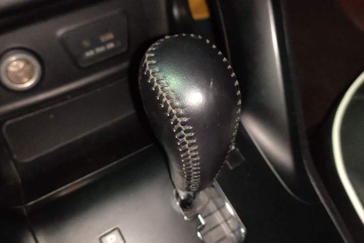 Used Hyundai ix35 2013 2.0L Automatic Two-Wheel Drive Smart GLS China IV Standard Gear Lever
