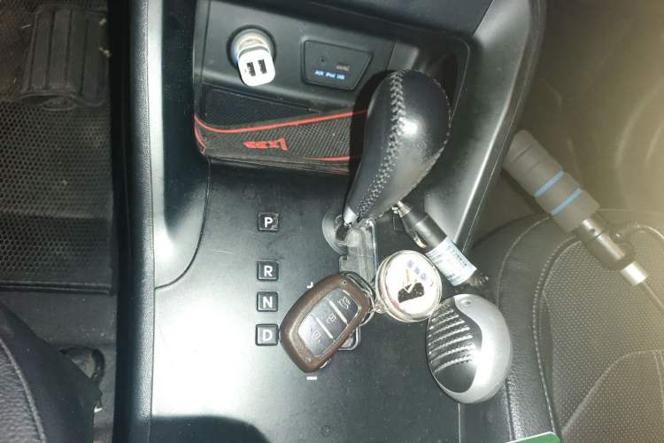 Used Hyundai ix35 2013 2.0L Automatic Two-Wheel Drive Smart GLS China V Standard Gear Lever