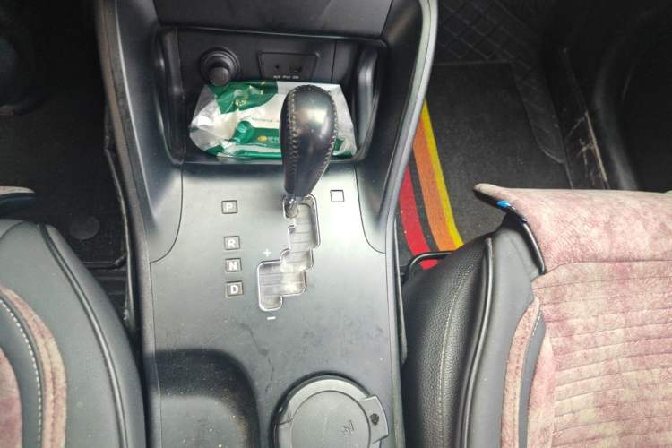 Used Hyundai ix35 2013 2.0L Automatic Two-Wheel Drive Smart GLS China IV Standard Gear Lever