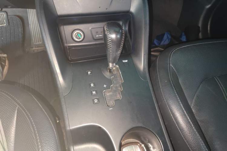 Used Hyundai ix35 2013 2.0L Automatic Two-Wheel Drive Smart GLS China IV Standard Gear Lever