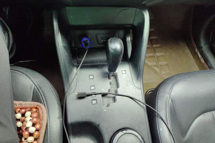 Used Hyundai ix35 2013 2.0L Automatic Two-Wheel Drive Smart GLS China IV Standard Gear Lever
