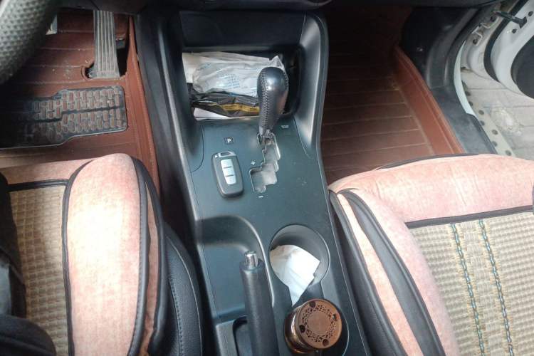 Used Hyundai ix35 2013 2.0L Automatic Two-Wheel Drive Smart GLS China IV Standard Gear Lever