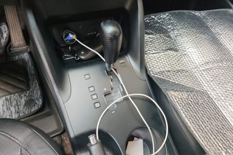 Used Hyundai ix35 2013 2.0L Automatic Two-Wheel Drive Smart GLS China IV Standard Gear Lever