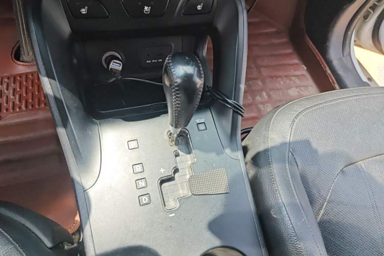 Used Hyundai ix35 2013 2.0L Automatic Two-Wheel Drive Smart GLS China IV Standard Gear Lever