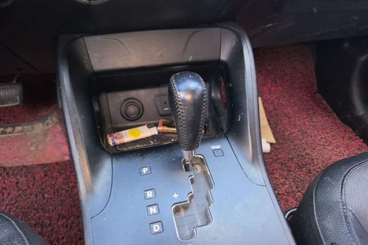 Used Hyundai ix35 2013 2.0L Automatic Two-Wheel Drive Smart GLS China IV Standard Gear Lever