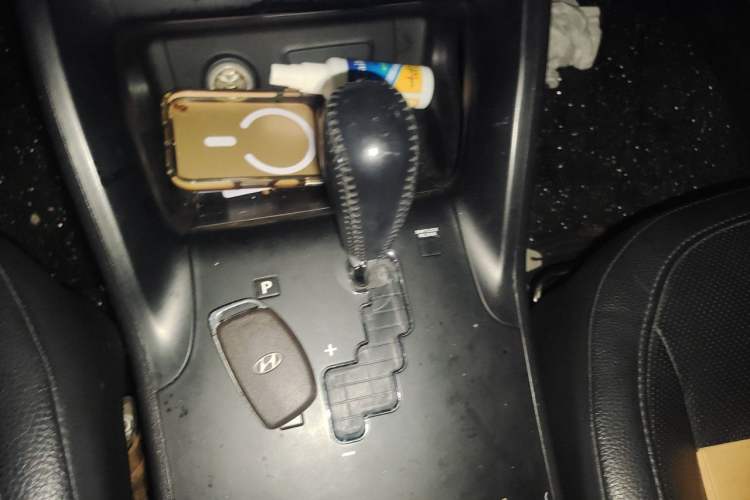Used Hyundai ix35 2013 2.0L Automatic Two-Wheel Drive Smart GLS China IV Standard Gear Lever