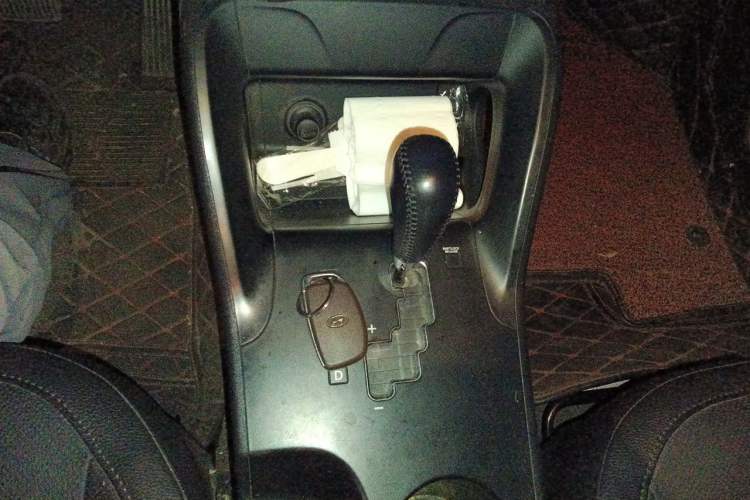 Used Hyundai ix35 2013 2.0L Automatic Two-Wheel Drive Smart GLS China IV Standard Gear Lever