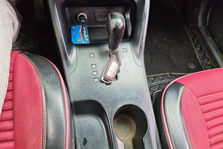 Used Hyundai ix35 2013 2.0L Automatic Two-Wheel Drive Smart GLS China IV Standard Gear Lever