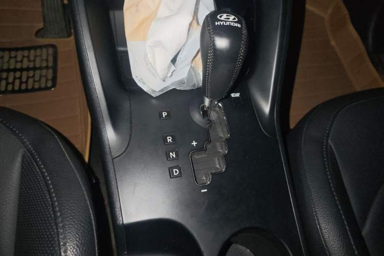 Used Hyundai ix35 2013 2.0L Automatic Two-Wheel Drive Smart GLS China IV Standard Gear Lever
