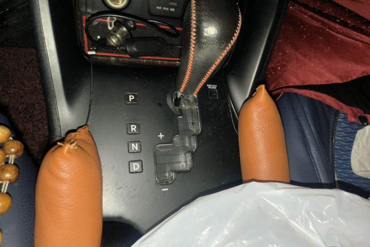 Used Hyundai ix35 2013 2.0L Automatic Two-Wheel Drive Smart GLS China IV Standard Gear Lever