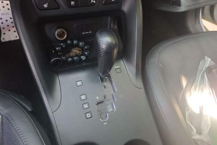 Used Hyundai ix35 2013 2.0L Automatic Two-Wheel Drive Leading GLX China V Emission Standard Gear Lever