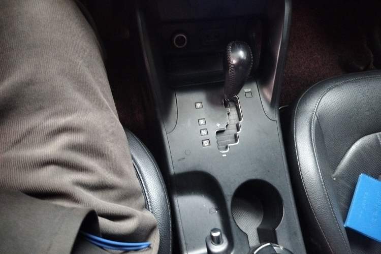 Used Hyundai ix35 2013 2.0L Automatic Two-Wheel Drive Smart GLS China IV Standard Gear Lever