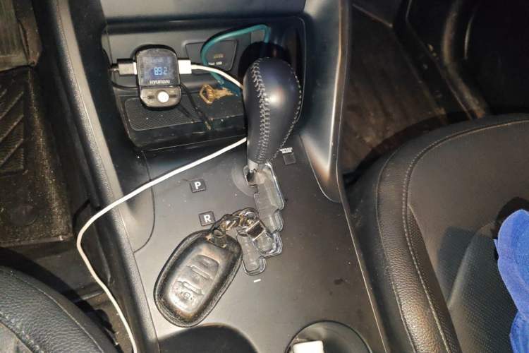 Used Hyundai ix35 2013 2.0L Automatic Two-Wheel Drive Smart GLS China IV Standard Gear Lever