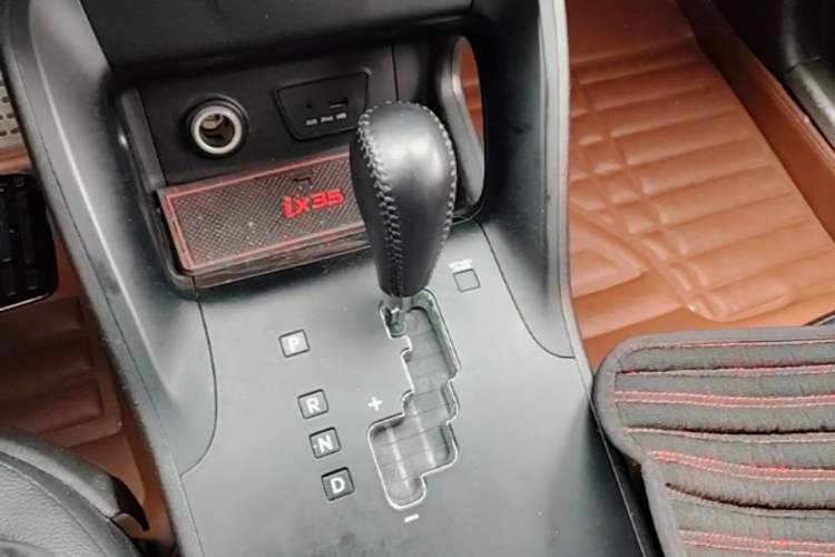 Used Hyundai ix35 2013 2.4L Automatic Two-Wheel Drive Leading GLX China V Standard Gear Lever