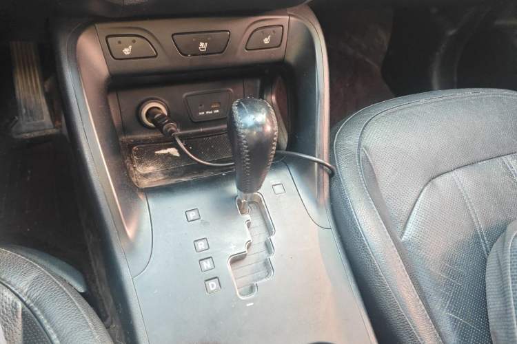 Used Hyundai ix35 2013 2.0L Automatic Two-Wheel Drive Smart GLS China IV Standard Gear Lever